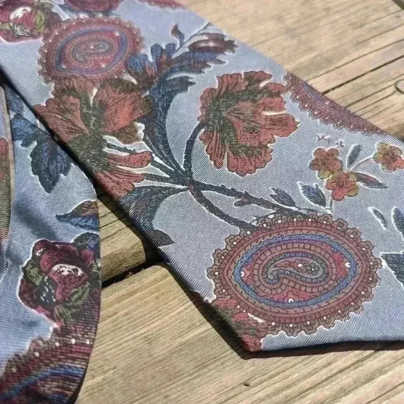 Vintage Yves Saint Laurent YSL men's 100percent  silk tie - Picture 7 of 8